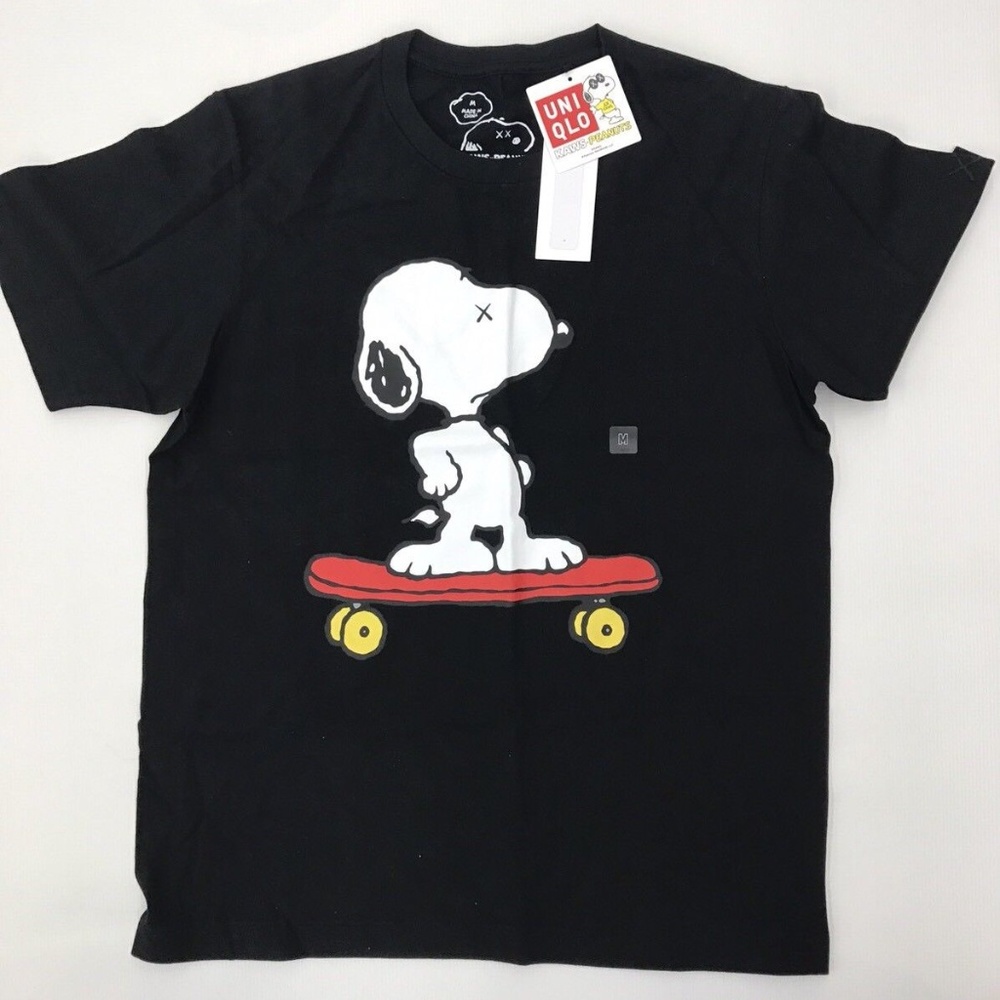 Kaws x Peanuts Uniqlo Black Snoopy Tshirt